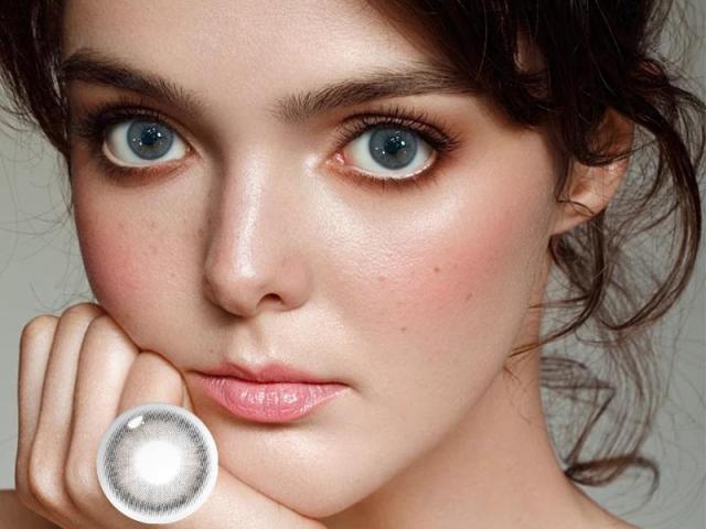 Frosted Pear 3-Tone Delicate Dot Rim Contact Lenses | Frozen Pear Crisp Plano Lenses for Minimalist, Office & Neutral Daily Makeup Eye Looks